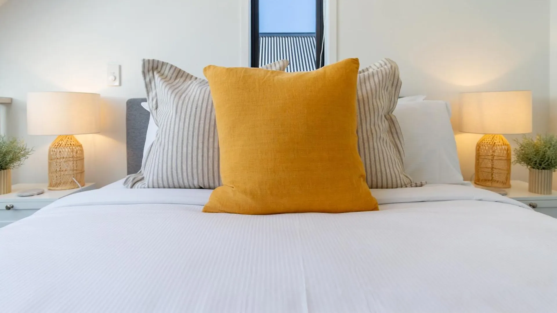 Christchurch Charm 1 Bed 1 Bath Loft: Cbd Appartement