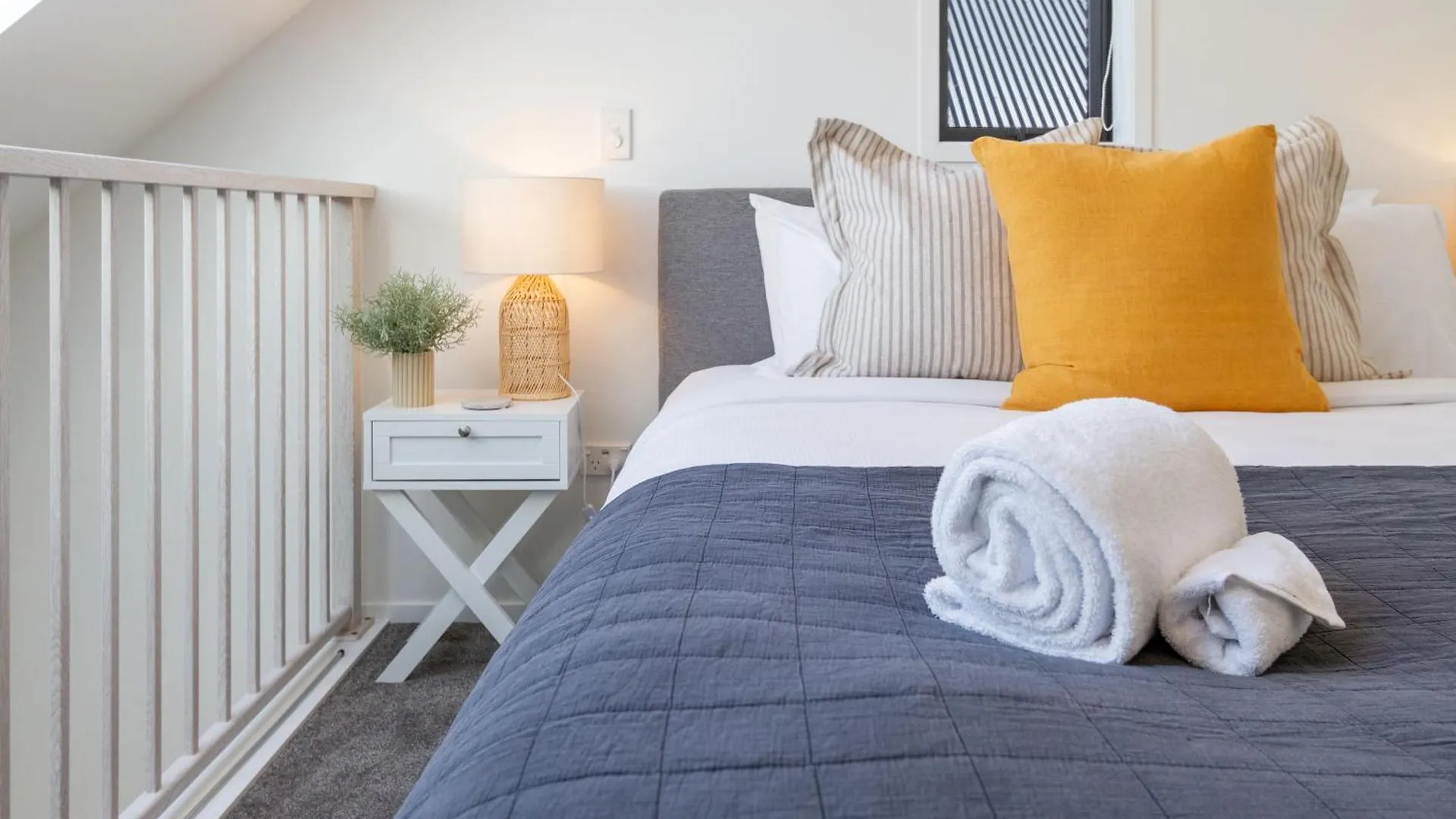 Christchurch Charm 1 Bed 1 Bath Loft: Cbd